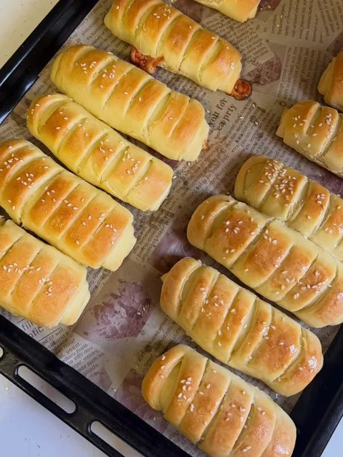 Kiflice sa susamom tek izvađene iz pećnice